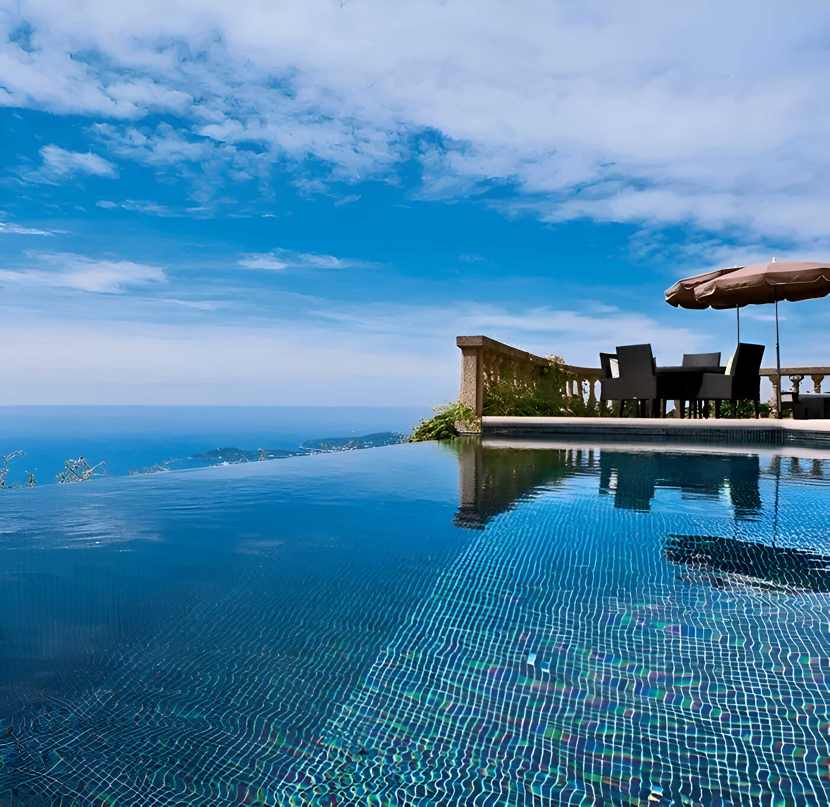 Infinity Pool La Chèvre D’Or | Luxvivendi
