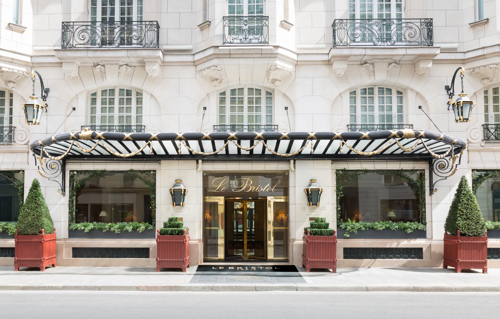 Facade Hotel Le Bristol Paris | Luxvivendi