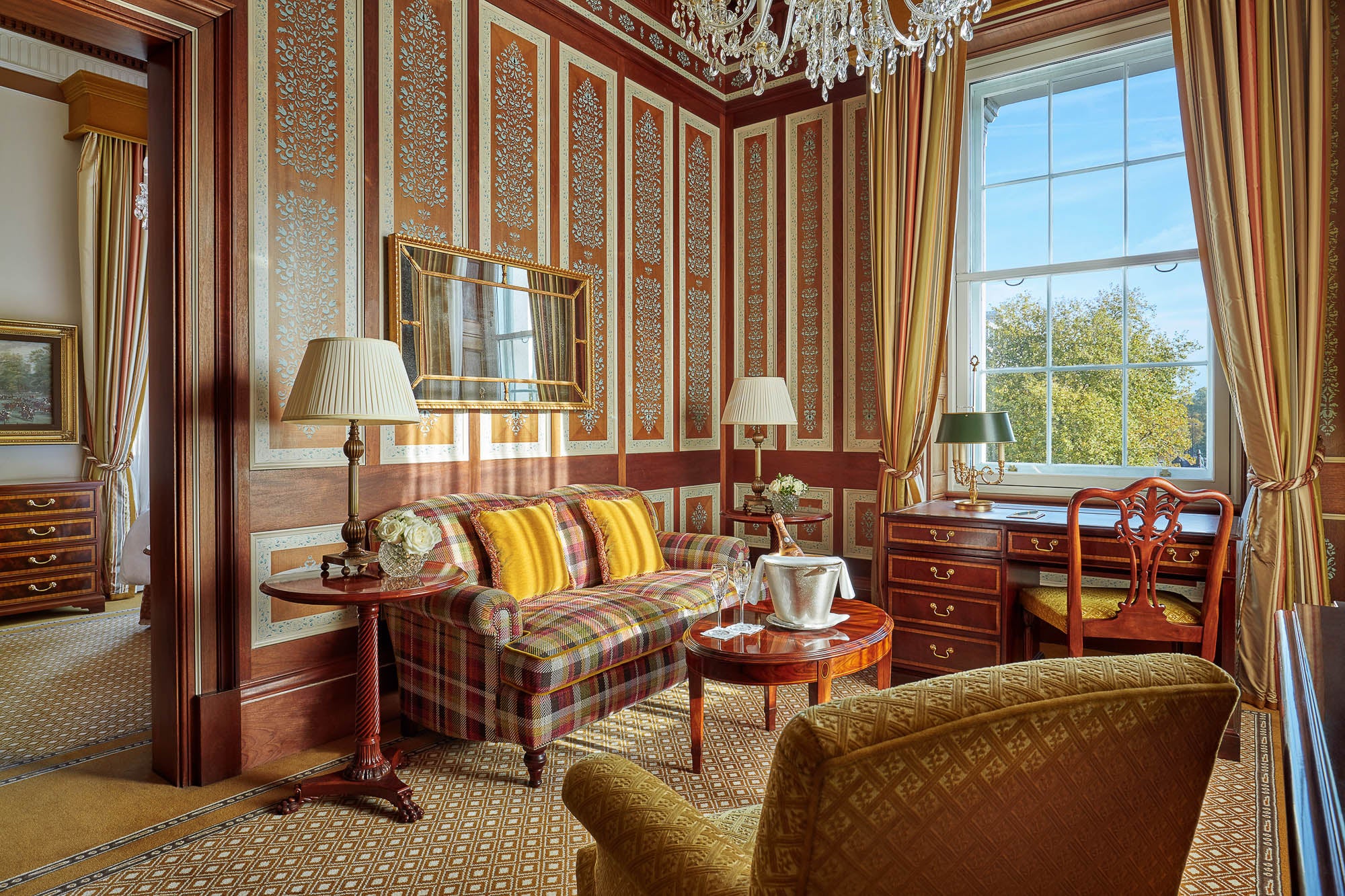 Hyde Park Corner Suite-The Lanesborough-Luxvivendi