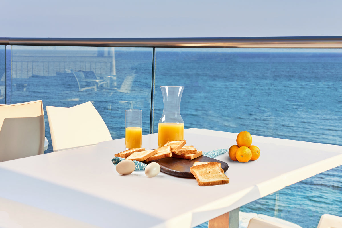 Luxvivendi Longevity – breakfast for two on a hotel balcony with sea view
