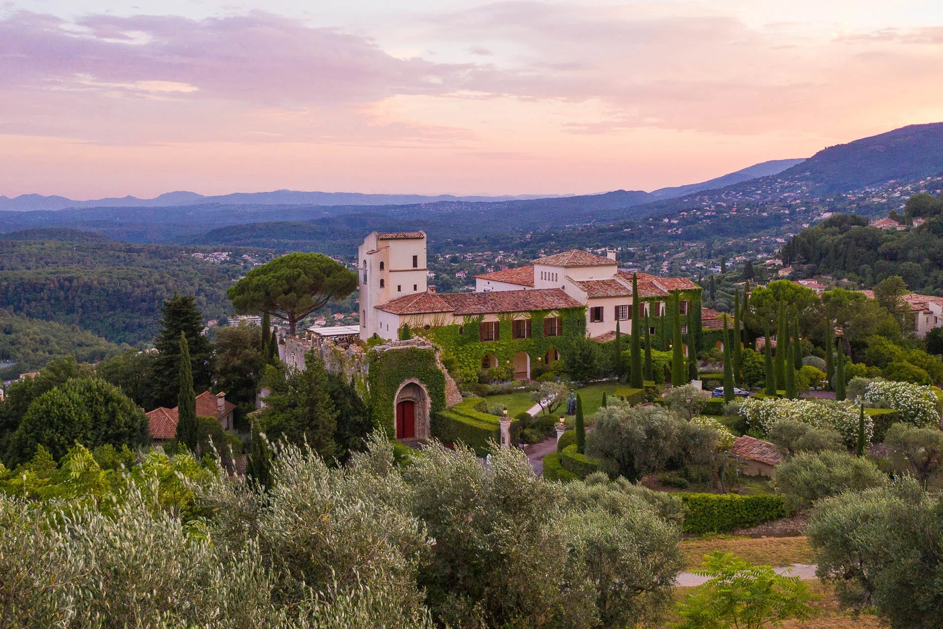 sunset-CHÂTEAU DU DOMAINE SAINT-MARTIN-luxvivendi