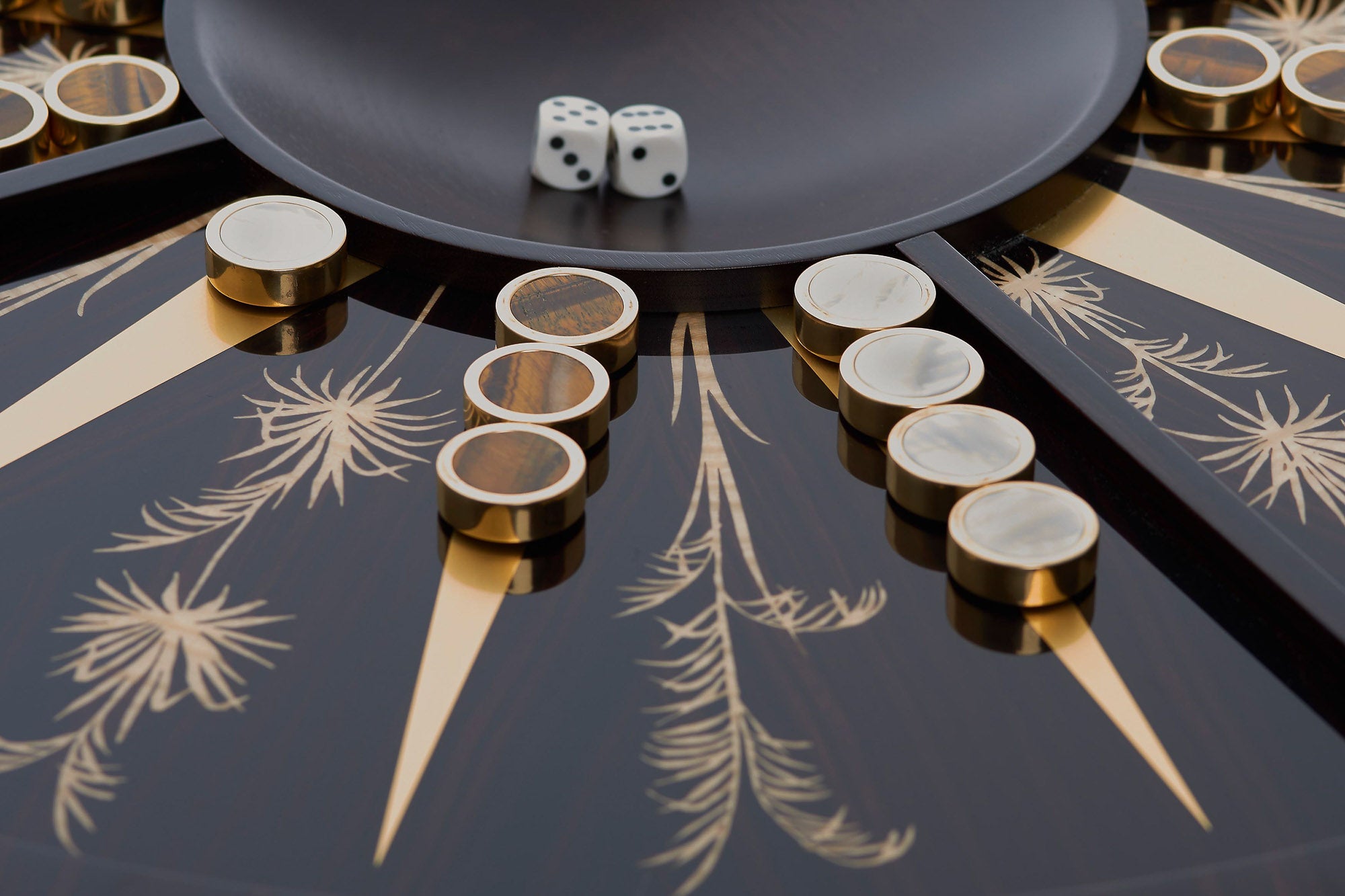 Games Tables-Alexandra Llewellyn-Luxvivendi #style_Circular