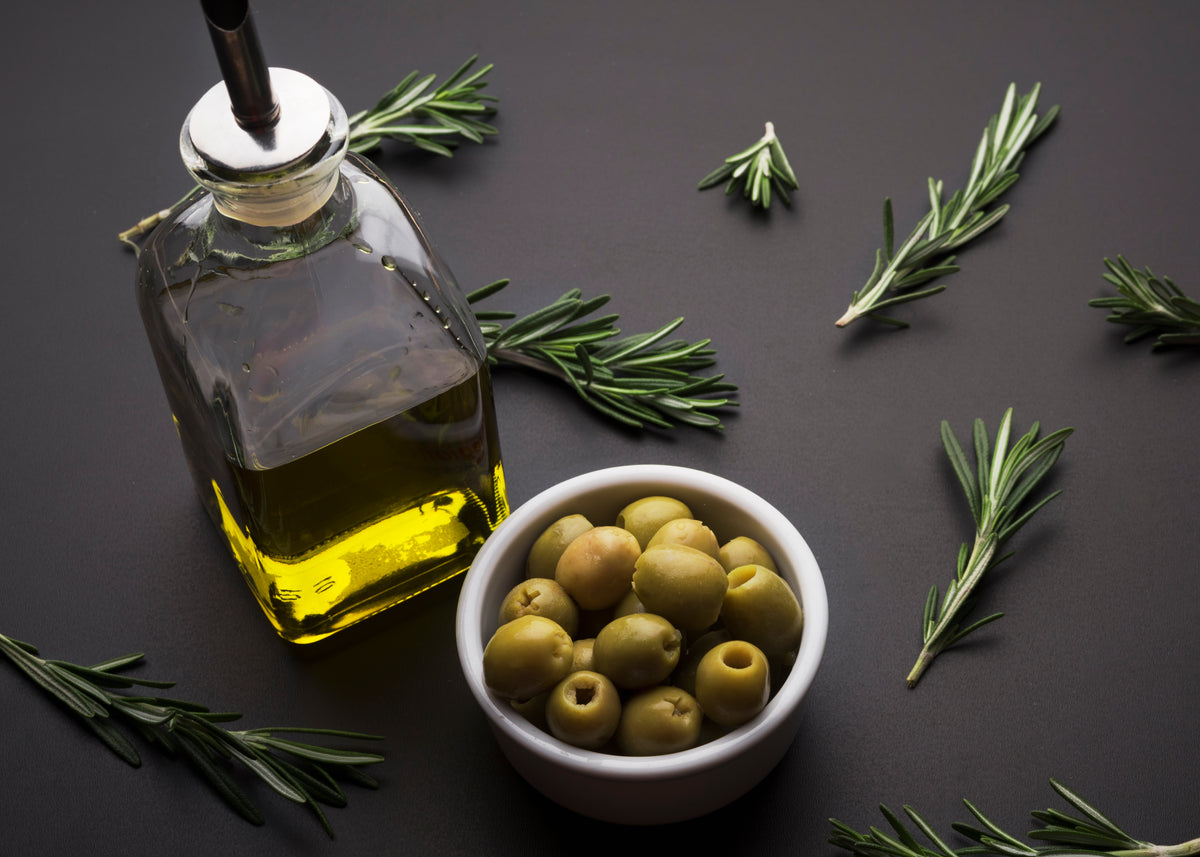 Luxvivendi Longevity – olive oil, olives and rosemary on black slate